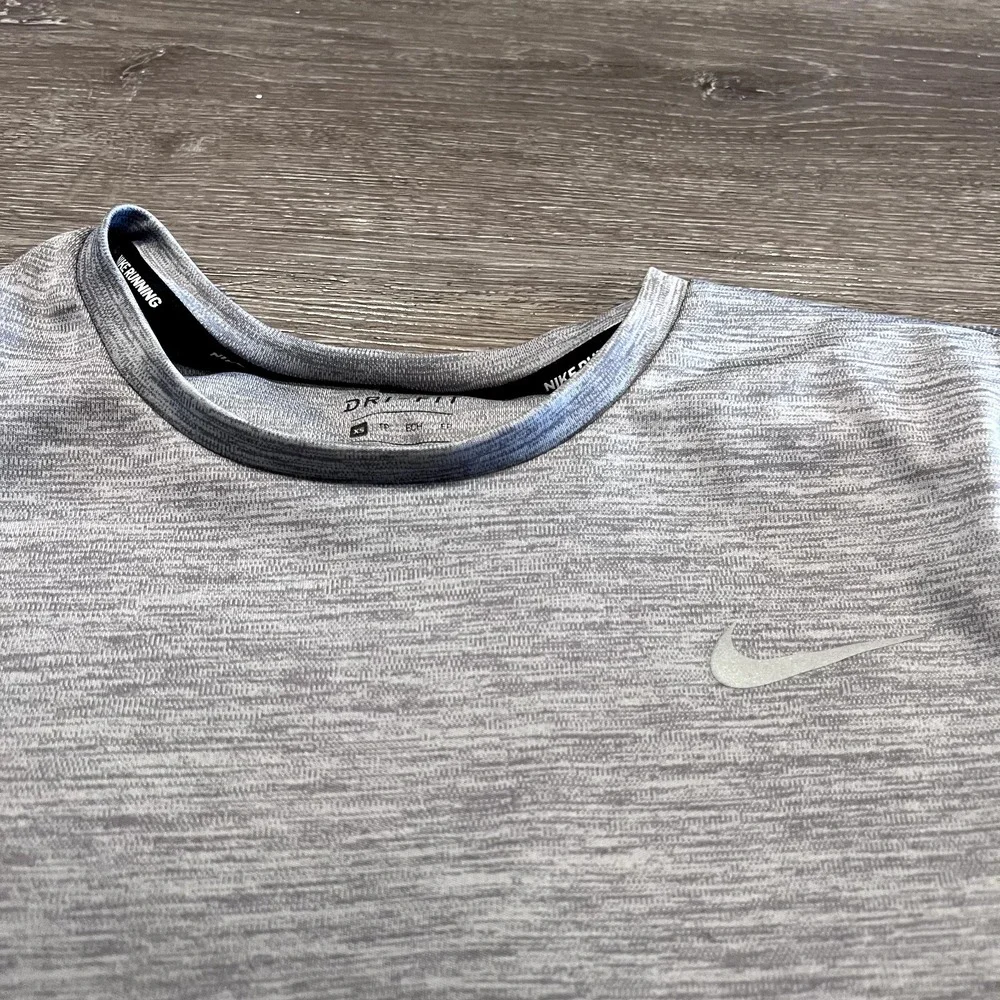 Nike Running Shirt Womens XS Gray Dri-FIT Mesh Performance Activewear Sporty Gym